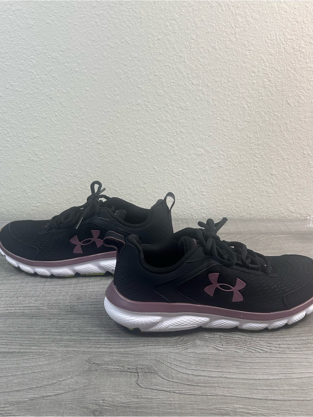 Under Armour Women's Charged Assert Black & Mauve Athletic Running Sneakers Sz7 - Picture 4 of 11